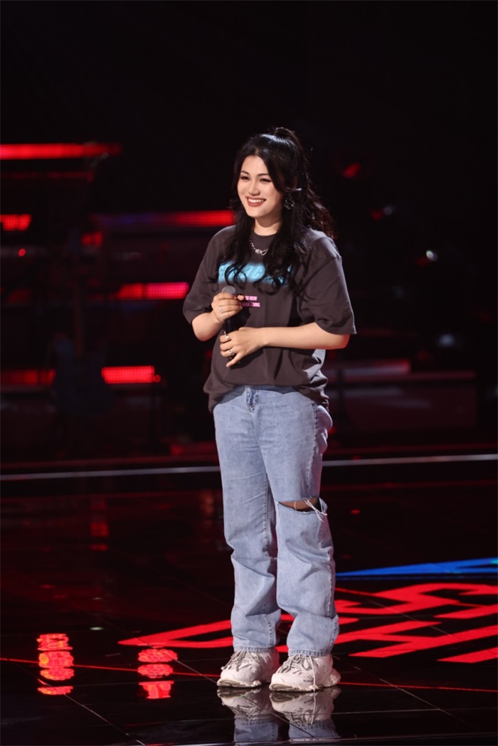 宝藏女孩凡清参加中国好声音 “八导六转”加入李荣浩战队114.jpg